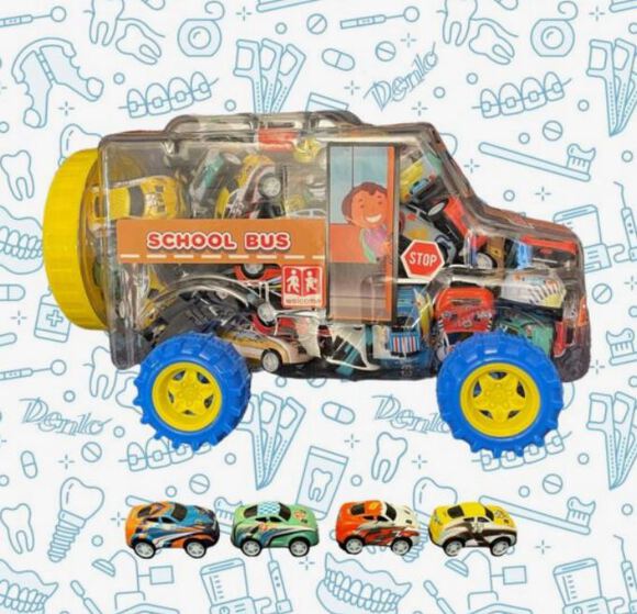 Speelgoed metalen auto's in bus