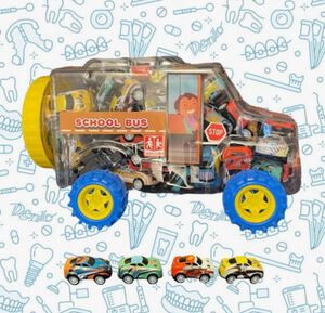 speelgoed metalen auto's in bus